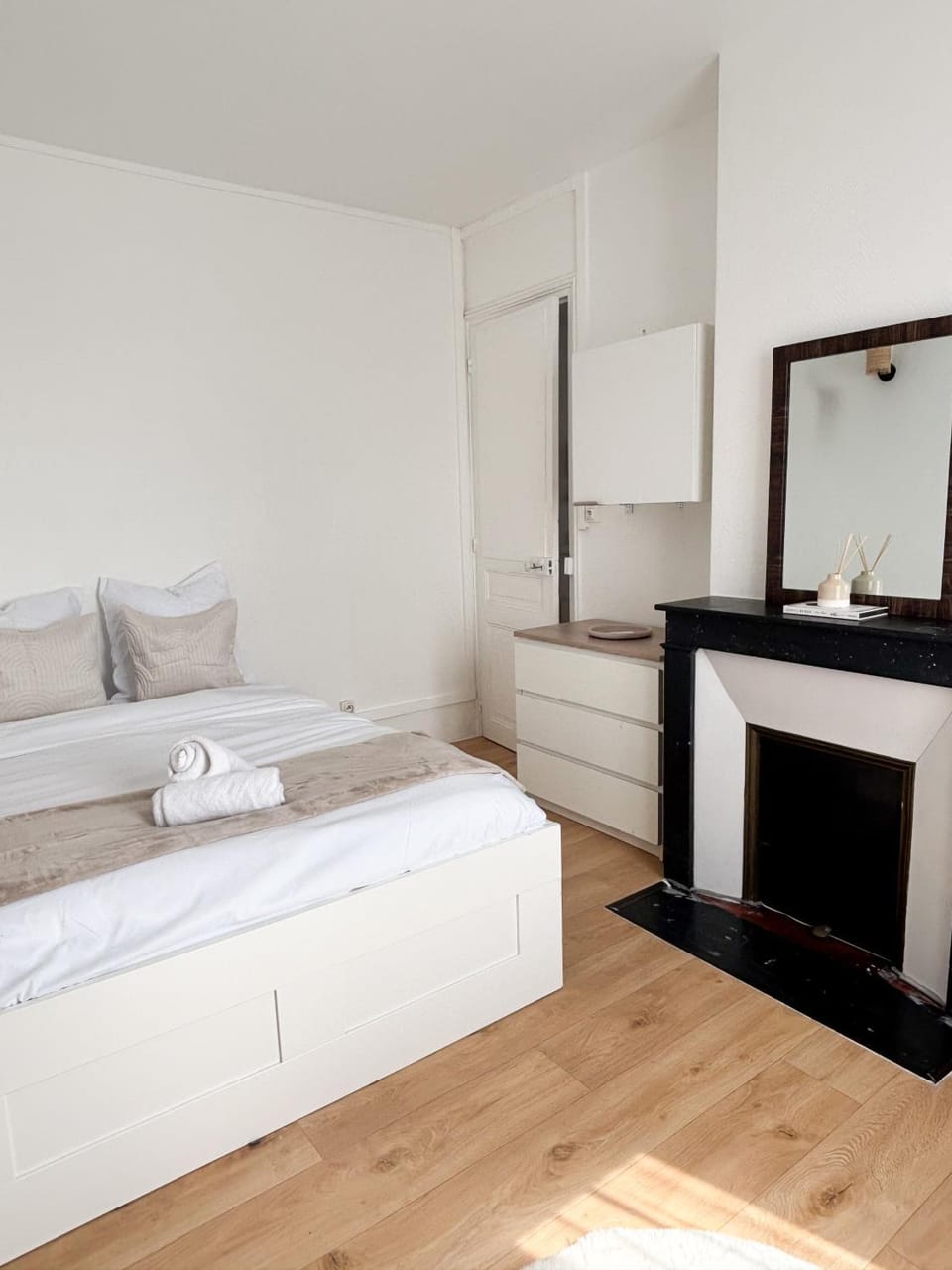 Bed, Photo of the whole room, Bedroom, flat iron, towels, wardrobe