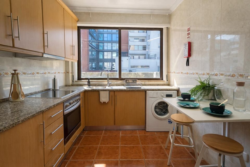 Kitchen or kitchenette, Seating area, Dining area, Breakfast, kitchen