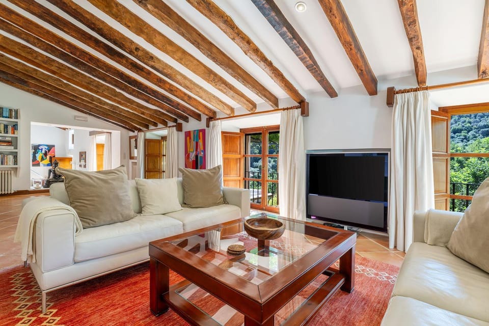 Communal lounge/ TV room, Living room, Seating area, Evening entertainment