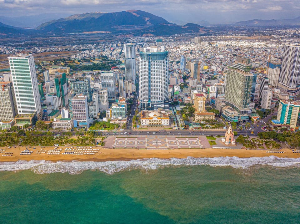 Property building, Nearby landmark, Day, Natural landscape, Bird's eye view, Beach, City view, Mountain view, Sea view