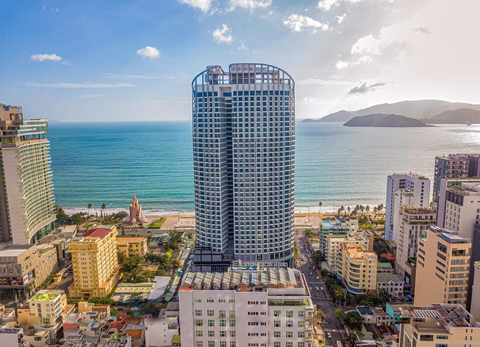 Property building, Nearby landmark, Day, Natural landscape, Bird's eye view, Beach, City view, Mountain view, Sea view, Location