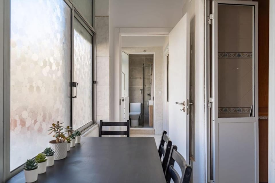 Cozy Room in central Lisbon Apartment in Lisbon