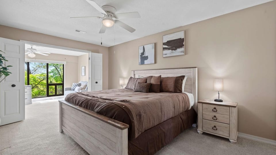 Lake Ozark Oasis Central Location & Pool Access House in Lake of the Ozarks