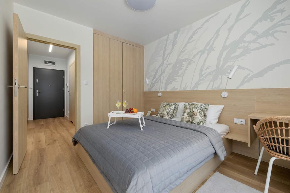 Bed, Photo of the whole room, Seating area, Bedroom, wardrobe