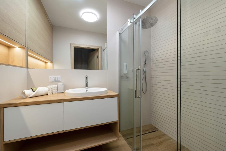 Shower, Bathroom, towels