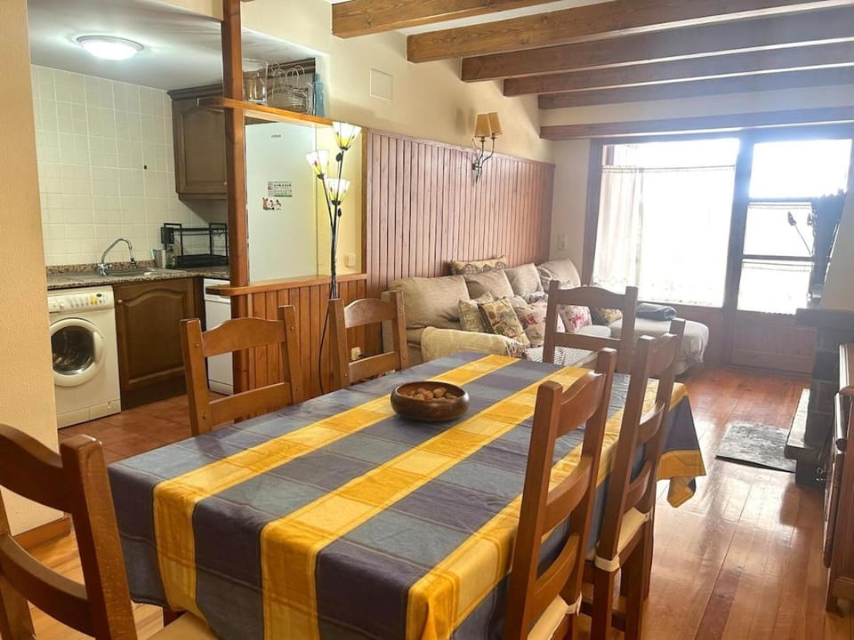 Apartament familiar i amb llar de foc by RURAL D'ÀNEU Apartment in Esterri d'Àneu