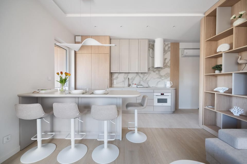 Kitchen or kitchenette, Dining area, dishwasher, oven, stove