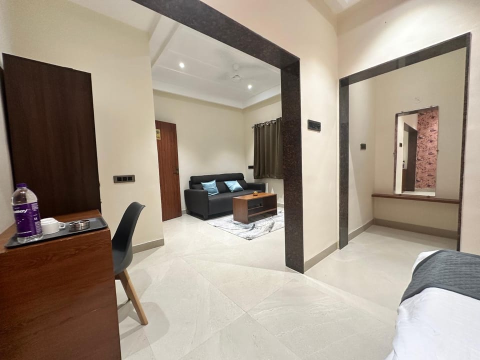 LEO Deluxe & Suite Room Bed and Breakfast in Maharashtra