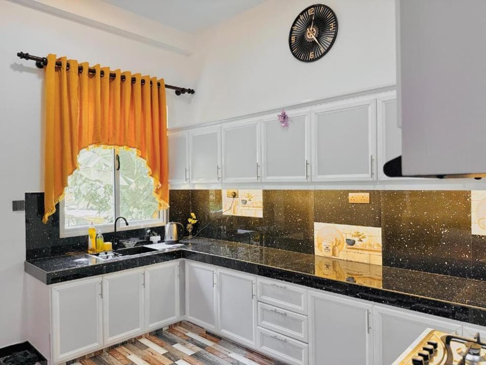 Akarsha Villa - Near Airport & Katunayake Bed and Breakfast in Negombo