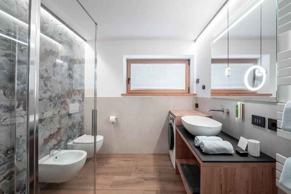 Shower, Toilet, Bathroom, bidet, towels