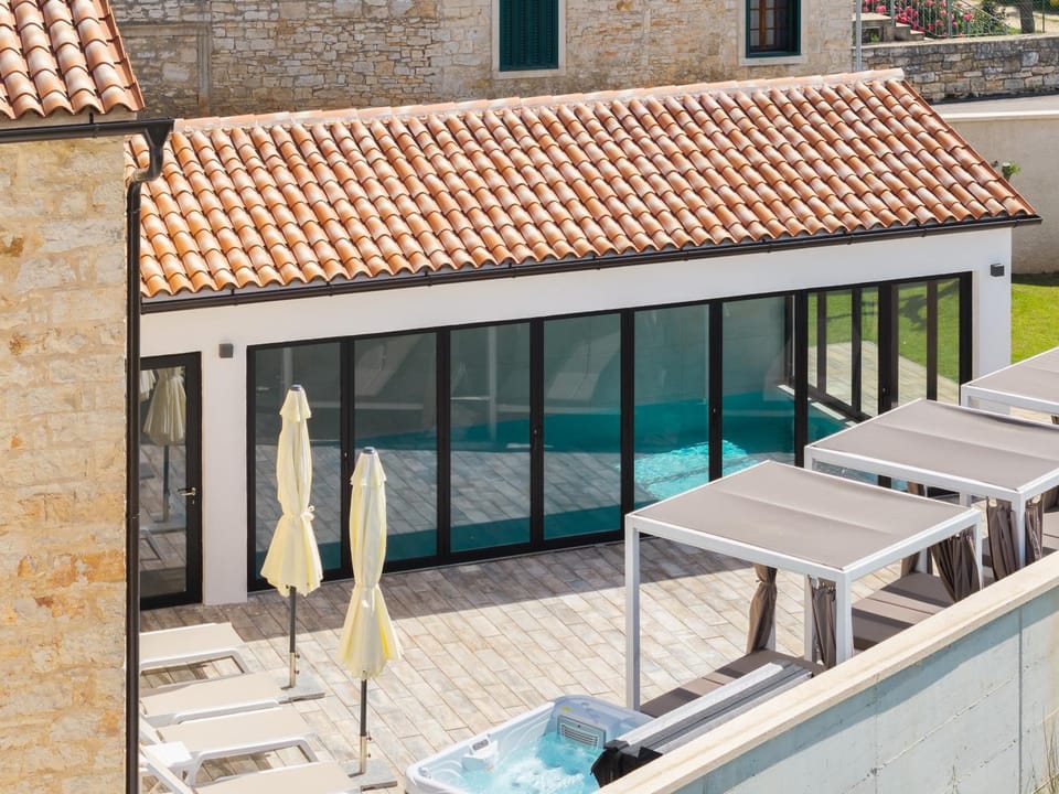 Patio, Day, View (from property/room), Balcony/Terrace, Pool view, Swimming pool, sunbed