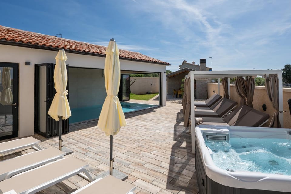Patio, Day, Hot Tub, Pool view, Swimming pool, sunbed