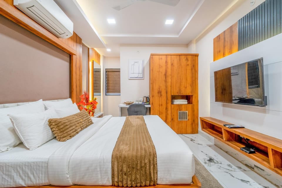 Photo of the whole room, Bedroom