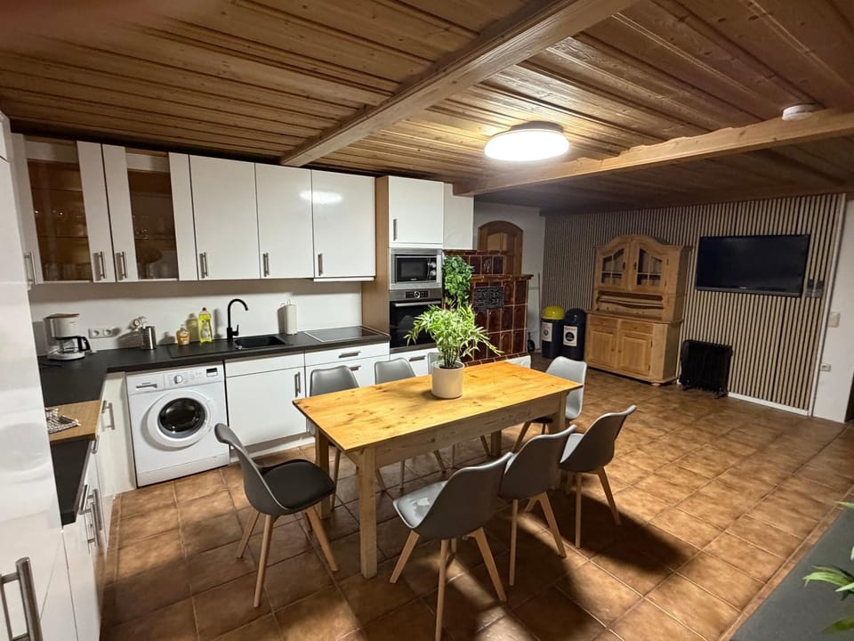 4 Zimmer Moderner Alpen-Chic trifft Tradition bei München OG-R Apartment in Bavaria