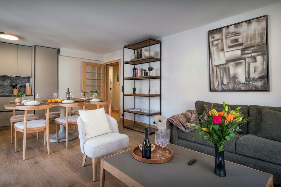 Living room, Seating area, Dining area