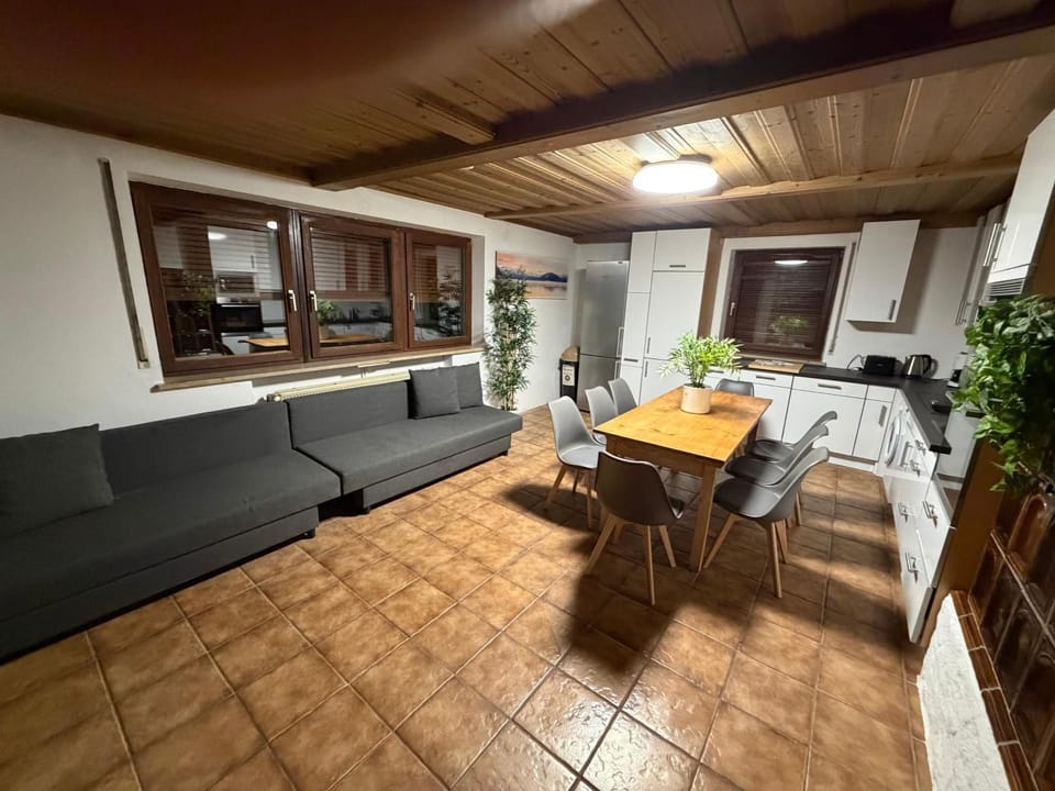 7 Zimmer Stilvolle Residenz vor den Toren Münchens für 18 Personen OG Apartment in Bavaria