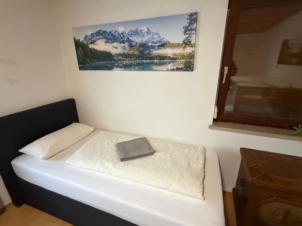 3 Zimmer Smartes Wohnen zwischen München & Alpen OG-L Apartment in Bavaria