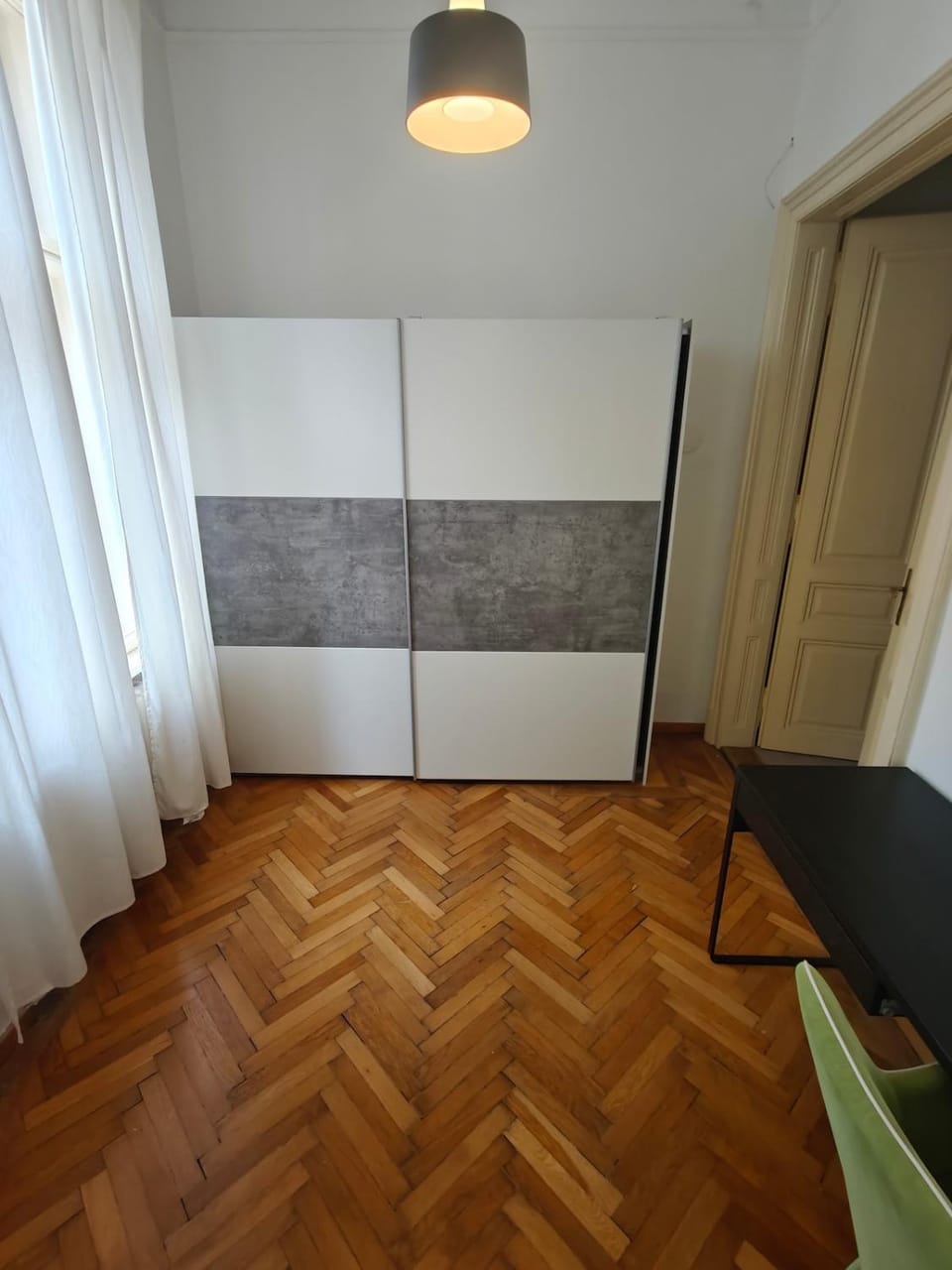 Huge Retro Apartment - 100 sqm - Near Train Station Apartment in Bratislava