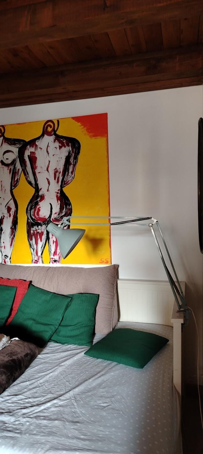 Photo of the whole room, Bedroom