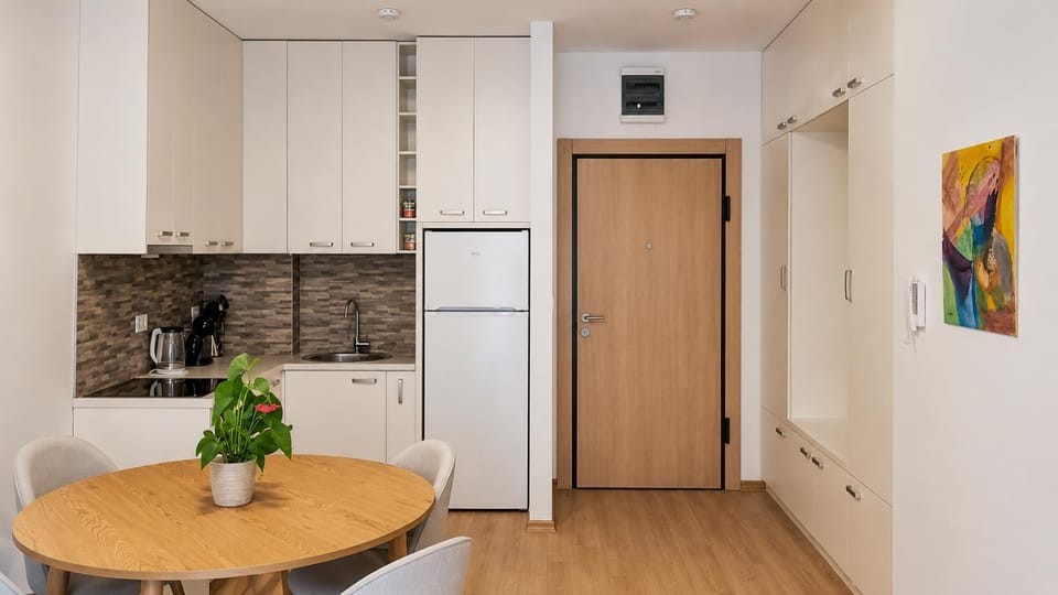 Kitchen or kitchenette, Dining area, pet friendly, wardrobe