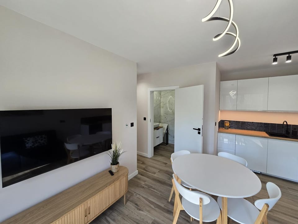 Bathroom, TV and multimedia, Kitchen or kitchenette, Dining area, internet