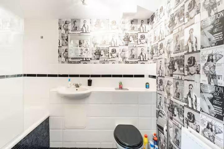 Quiet Room in Crawley Town Centre near Gatwick Airport Vacation rental in Crawley