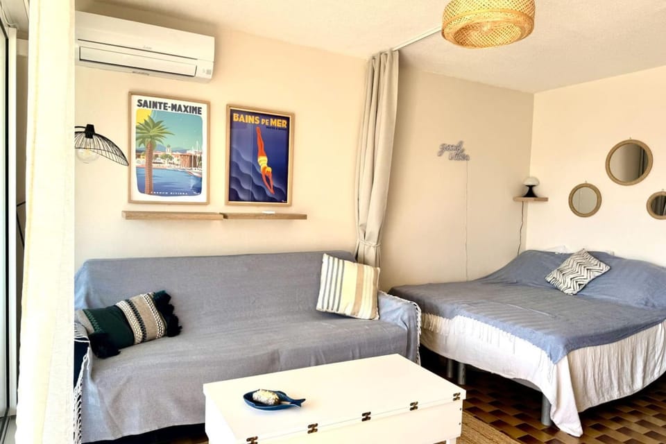 Studio with pool and balcony in Sainte-Maxime Apartment in Sainte-Maxime