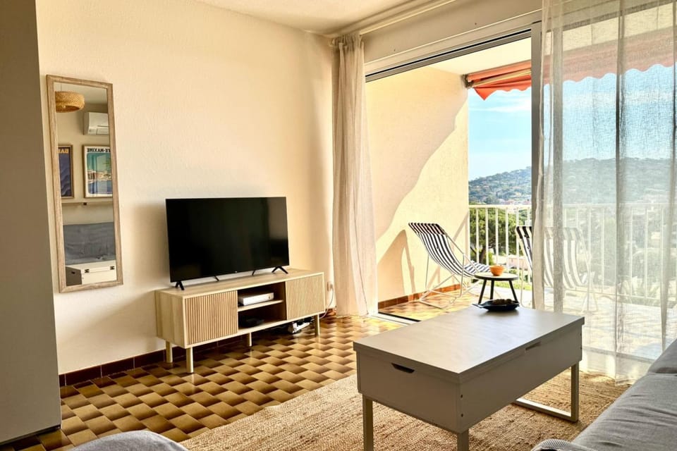 Studio with pool and balcony in Sainte-Maxime Apartment in Sainte-Maxime