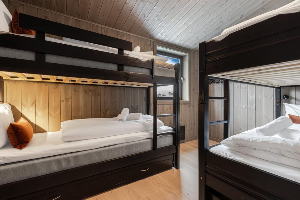 Bedroom, bunk bed