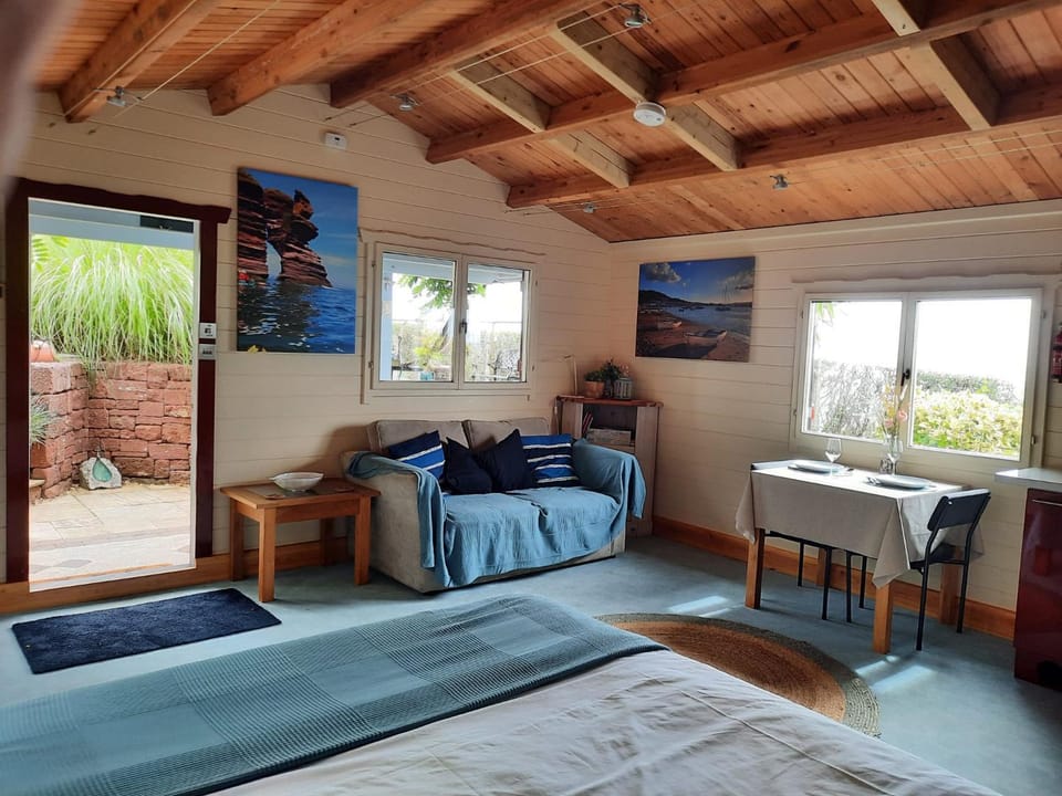 Property building, Seating area, Dining area, pet friendly