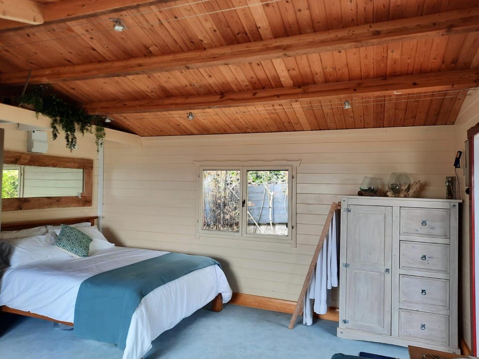 Bed, wardrobe