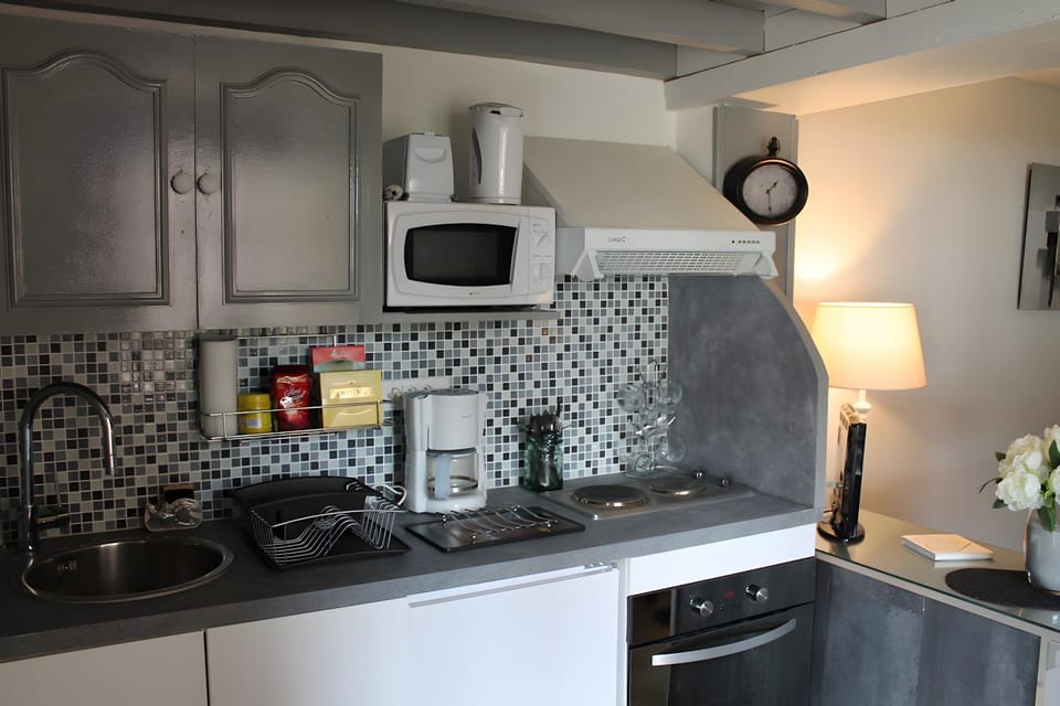 Kitchen or kitchenette, Living room