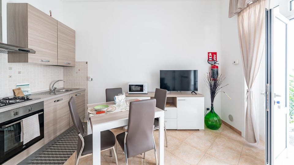 TV and multimedia, Kitchen or kitchenette, Dining area