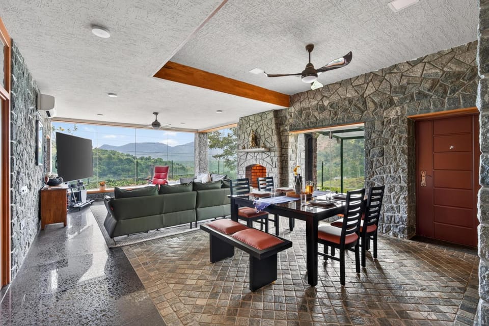 Seating area, Dining area, Mountain view