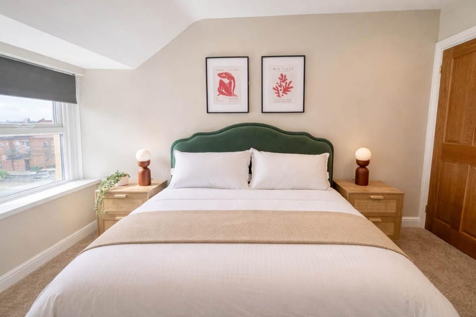 Stylish Top Floor 2-Bed Apartment - Free Parking Apartment in Cardiff