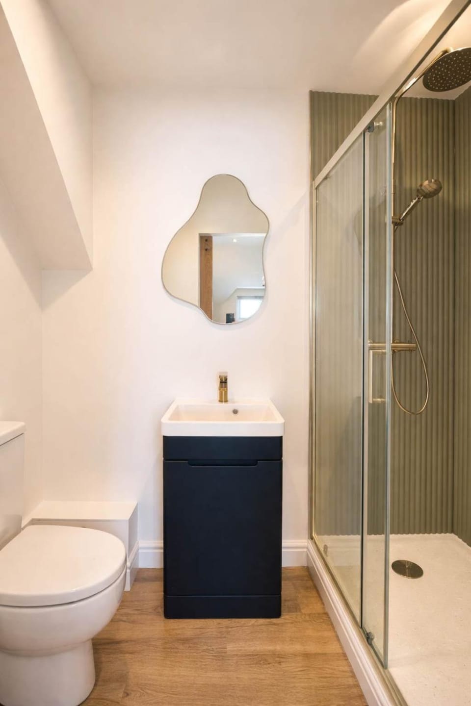 Stylish Top Floor 2-Bed Apartment - Free Parking Apartment in Cardiff