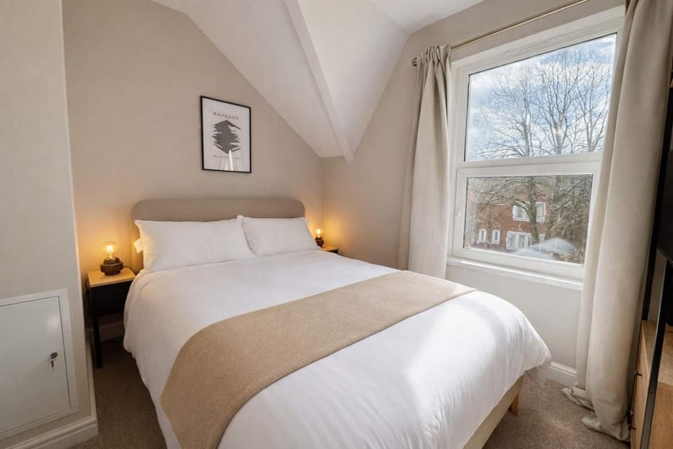 Stylish Top Floor 2-Bed Apartment - Free Parking Apartment in Cardiff