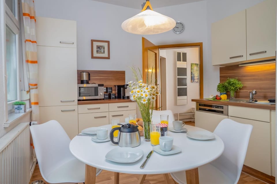 Coffee/tea facilities, Kitchen or kitchenette, Dining area, pet friendly, stove, toaster