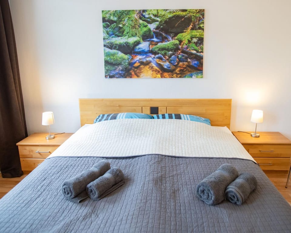Bed, Photo of the whole room, Bedroom, towels