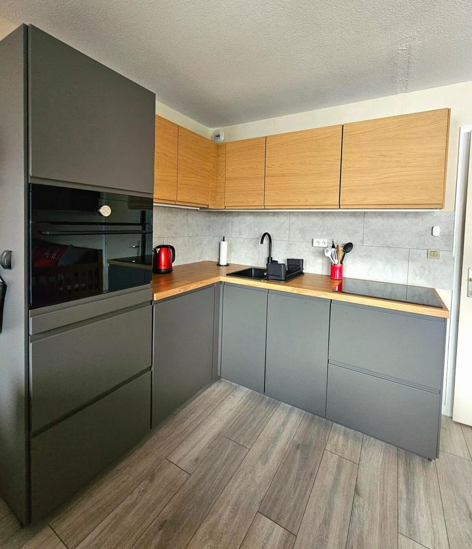 Coffee/tea facilities, stove, washing machine, kitchen
