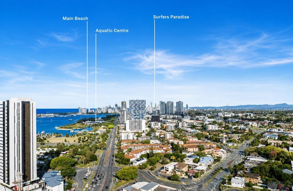 Spacious 2-Bed Stay on Marine Parade Apartment in Main Beach