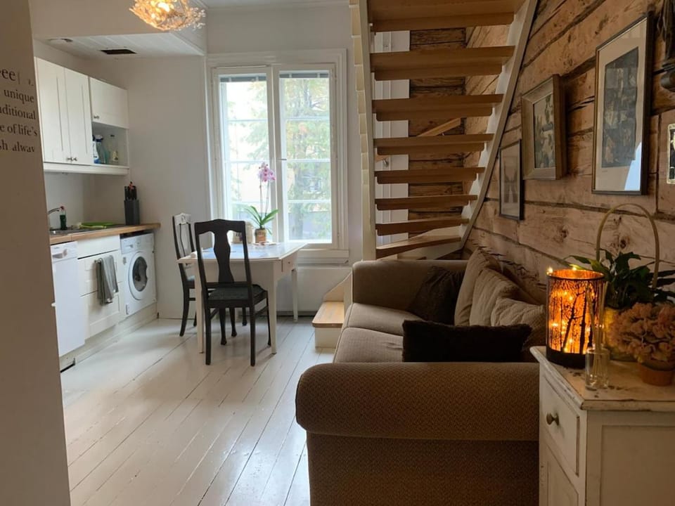 Kitchen or kitchenette, Dining area, dishwasher