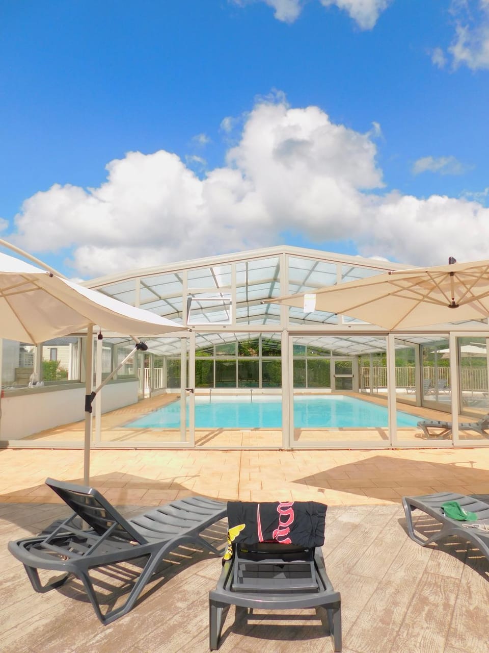 Chalet BELHARRA 4 pers neuf et climatisé à Hasparren au Pays Basque avec piscine couverte chauffée Chalet in French Basque Country
