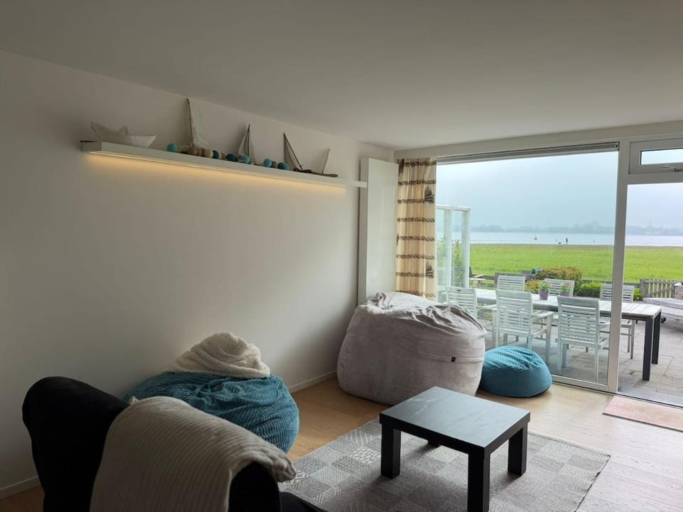 View (from property/room), Balcony/Terrace, Living room, Seating area