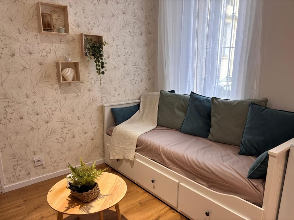 Bed, Living room, Seating area