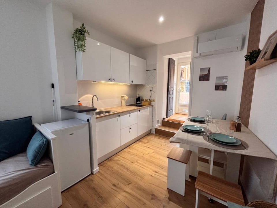 Kitchen or kitchenette, Dining area, pet friendly, stove