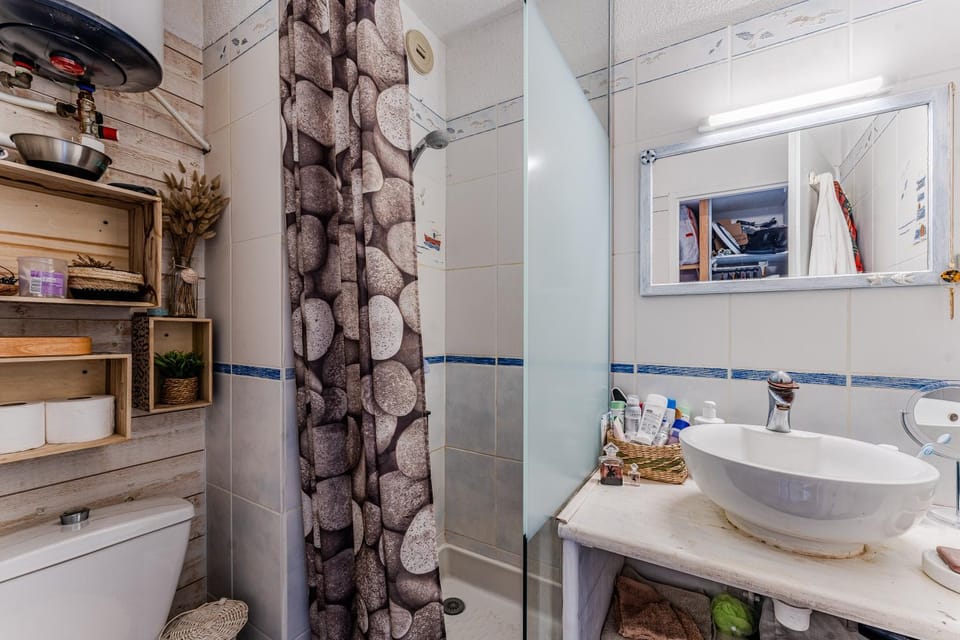 Bathroom, Living room