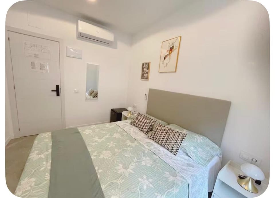 Habitación en Alicante 2 Plus Bed and Breakfast in Alicante