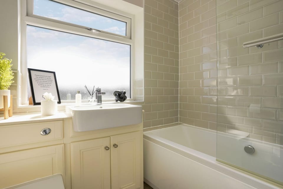 Bathroom, Bath