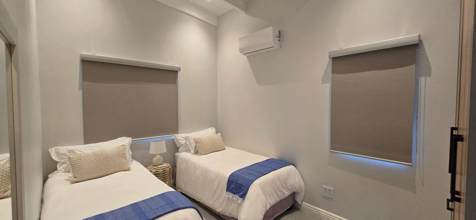 Bedroom, wardrobe, air conditioner